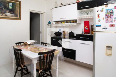 Casa à venda com 200m², 2 quartos e 2 vagas Casa à venda com 200m², 2 quartos e 2 vagasCozinha