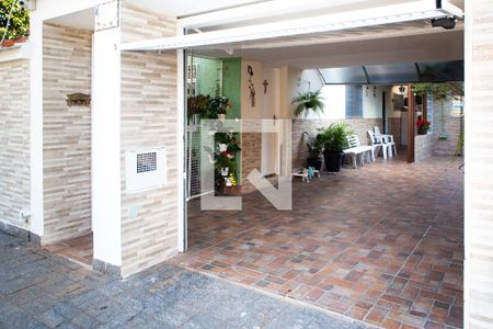 Casa à venda com 200m², 2 quartos e 2 vagas Casa à venda com 200m², 2 quartos e 2 vagasGaragem