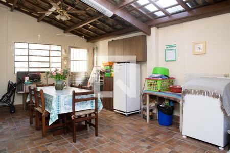 Casa à venda com 200m², 2 quartos e 2 vagas Casa à venda com 200m², 2 quartos e 2 vagasÁrea de Serviço