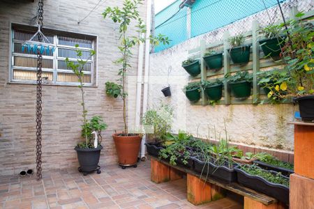 Casa à venda com 200m², 2 quartos e 2 vagas Casa à venda com 200m², 2 quartos e 2 vagasVaranda