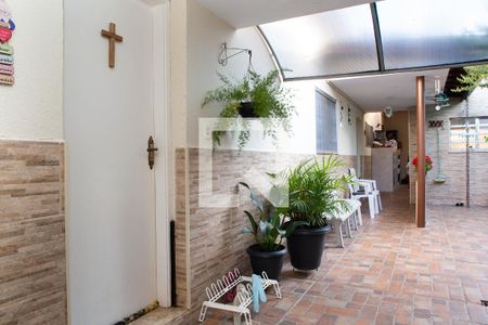 Casa à venda com 200m², 2 quartos e 2 vagas Casa à venda com 200m², 2 quartos e 2 vagasGaragem