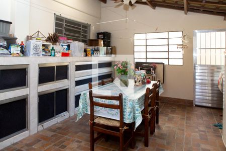 Casa à venda com 200m², 2 quartos e 2 vagas Casa à venda com 200m², 2 quartos e 2 vagasÁrea de Serviço