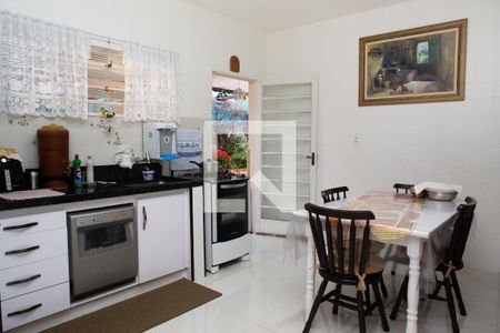 Casa à venda com 200m², 2 quartos e 2 vagas Casa à venda com 200m², 2 quartos e 2 vagasCozinha