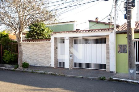 Casa à venda com 200m², 2 quartos e 2 vagas Casa à venda com 200m², 2 quartos e 2 vagasFachada