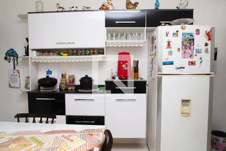 Casa à venda com 200m², 2 quartos e 2 vagas Casa à venda com 200m², 2 quartos e 2 vagasCozinha - Armários