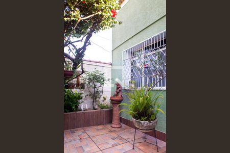 Casa à venda com 200m², 2 quartos e 2 vagas Casa à venda com 200m², 2 quartos e 2 vagasJardim