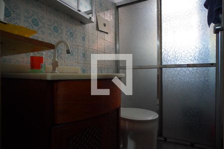Banheiro  de apartamento à venda com 1 quarto, 40m² em Humaitá, Porto Alegre