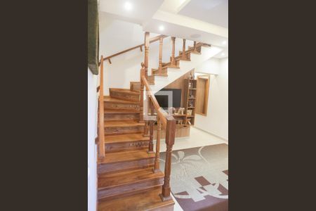 Escada da Sala de casa à venda com 3 quartos, 187m² em Jardim Stella, Santo André