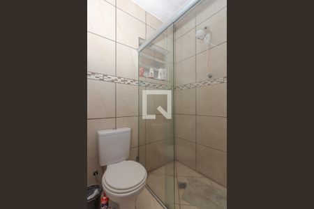 Banheiro de apartamento à venda com 2 quartos, 52m² em Rubem Berta, Porto Alegre