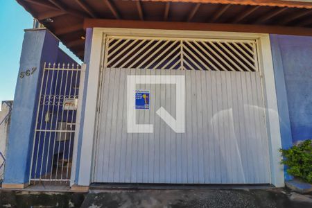 Casa à venda com 240m², 2 quartos e 3 vagas Casa à venda com 240m², 2 quartos e 3 vagasFachada