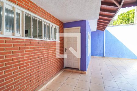 Casa à venda com 240m², 2 quartos e 3 vagas Casa à venda com 240m², 2 quartos e 3 vagasGaragem