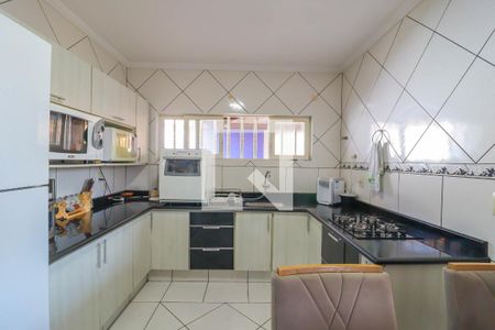 Casa à venda com 240m², 2 quartos e 3 vagas Casa à venda com 240m², 2 quartos e 3 vagasCozinha