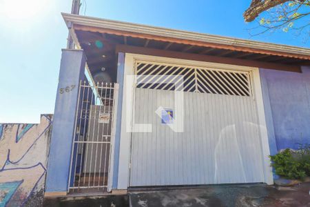 Casa à venda com 240m², 2 quartos e 3 vagas Casa à venda com 240m², 2 quartos e 3 vagasFachada