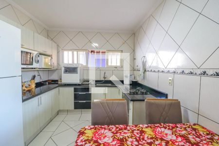Casa à venda com 240m², 2 quartos e 3 vagas Casa à venda com 240m², 2 quartos e 3 vagasCozinha