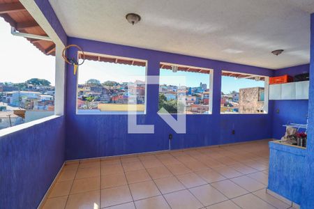 Casa à venda com 240m², 2 quartos e 3 vagas Casa à venda com 240m², 2 quartos e 3 vagasQuintal