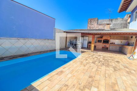 Casa à venda com 240m², 2 quartos e 3 vagas Casa à venda com 240m², 2 quartos e 3 vagasQuintal