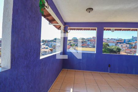 Casa à venda com 240m², 2 quartos e 3 vagas Casa à venda com 240m², 2 quartos e 3 vagasQuintal