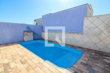 Casa à venda com 240m², 2 quartos e 3 vagas Casa à venda com 240m², 2 quartos e 3 vagasQuintal