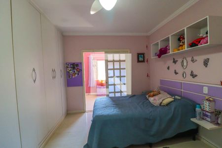 Casa à venda com 240m², 2 quartos e 3 vagas Casa à venda com 240m², 2 quartos e 3 vagasQuarto 2