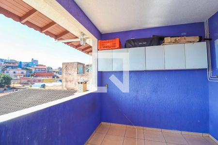 Casa à venda com 240m², 2 quartos e 3 vagas Casa à venda com 240m², 2 quartos e 3 vagasQuintal