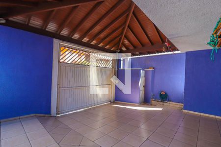 Casa à venda com 240m², 2 quartos e 3 vagas Casa à venda com 240m², 2 quartos e 3 vagasGaragem