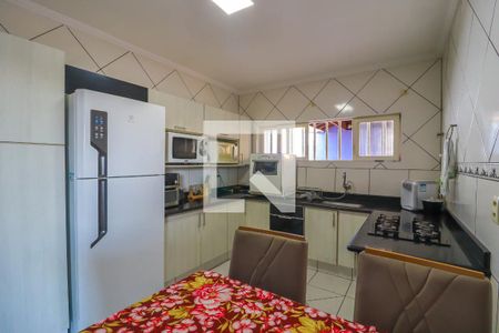 Casa à venda com 240m², 2 quartos e 3 vagas Casa à venda com 240m², 2 quartos e 3 vagasCozinha