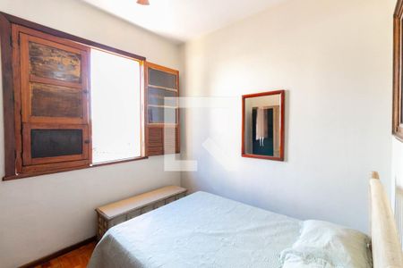 Quarto 2 de casa à venda com 3 quartos, 305m² em Carlos Prates, Belo Horizonte