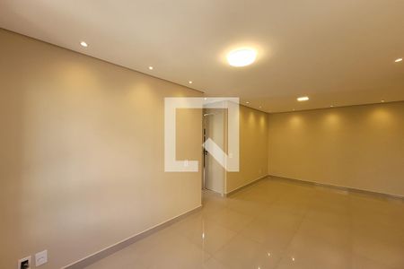 Sala de Estar/Jantar de apartamento para alugar com 2 quartos, 61m² em Jardim Santa Emília, São Paulo