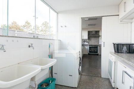 Casa de condomínio à venda com 520m², 4 quartos e 4 vagas Casa de condomínio à venda com 520m², 4 quartos e 4 vagasÁrea de Serviço