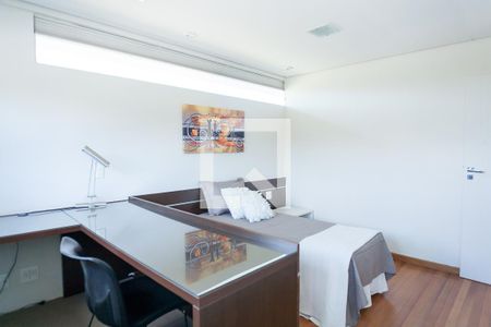 Casa de condomínio à venda com 520m², 4 quartos e 4 vagas Casa de condomínio à venda com 520m², 4 quartos e 4 vagasquarto 1