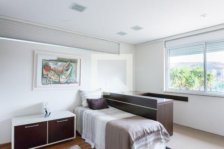 Casa de condomínio à venda com 520m², 4 quartos e 4 vagas Casa de condomínio à venda com 520m², 4 quartos e 4 vagasquarto 1