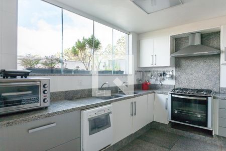 Casa de condomínio à venda com 520m², 4 quartos e 4 vagas Casa de condomínio à venda com 520m², 4 quartos e 4 vagascozinha