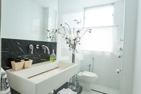 Casa de condomínio à venda com 520m², 4 quartos e 4 vagas Casa de condomínio à venda com 520m², 4 quartos e 4 vagasLavabo