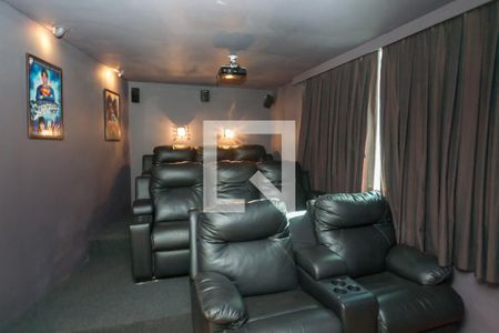 Casa de condomínio à venda com 520m², 4 quartos e 4 vagas Casa de condomínio à venda com 520m², 4 quartos e 4 vagascinema