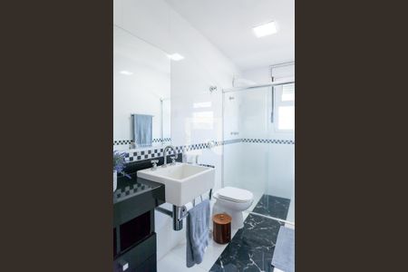 Casa de condomínio à venda com 520m², 4 quartos e 4 vagas Casa de condomínio à venda com 520m², 4 quartos e 4 vagasBanheiro Social 1