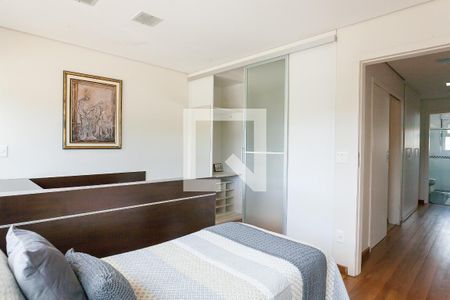 Casa de condomínio à venda com 520m², 4 quartos e 4 vagas Casa de condomínio à venda com 520m², 4 quartos e 4 vagasquarto 3