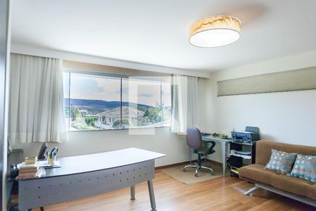 Casa de condomínio à venda com 520m², 4 quartos e 4 vagas Casa de condomínio à venda com 520m², 4 quartos e 4 vagashome ofice