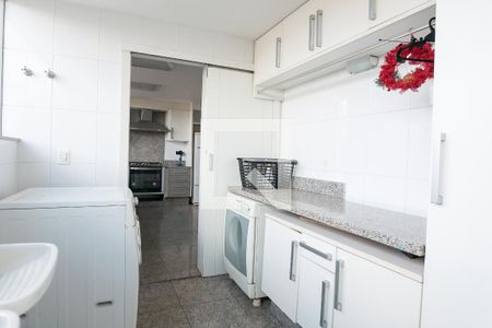 Casa de condomínio à venda com 520m², 4 quartos e 4 vagas Casa de condomínio à venda com 520m², 4 quartos e 4 vagasÁrea de Serviço