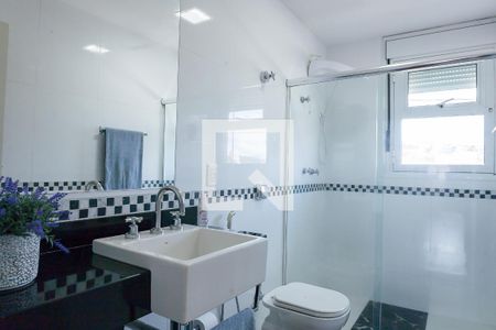 Casa de condomínio à venda com 520m², 4 quartos e 4 vagas Casa de condomínio à venda com 520m², 4 quartos e 4 vagasBanheiro Social 1