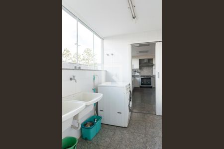 Casa de condomínio à venda com 520m², 4 quartos e 4 vagas Casa de condomínio à venda com 520m², 4 quartos e 4 vagasÁrea de Serviço