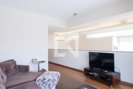 Casa de condomínio à venda com 520m², 4 quartos e 4 vagas Casa de condomínio à venda com 520m², 4 quartos e 4 vagasSala de TV