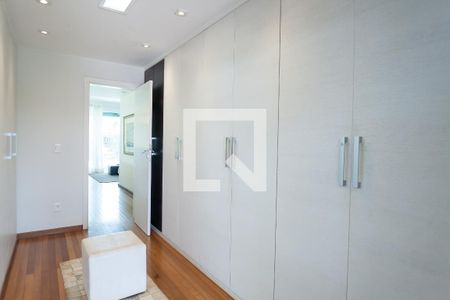 Casa de condomínio à venda com 520m², 4 quartos e 4 vagas Casa de condomínio à venda com 520m², 4 quartos e 4 vagascoset suite master