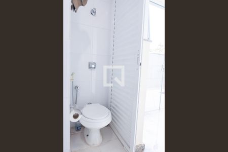 Casa de condomínio à venda com 520m², 4 quartos e 4 vagas Casa de condomínio à venda com 520m², 4 quartos e 4 vagasBanheiro de serviço