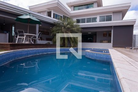 Casa de condomínio à venda com 520m², 4 quartos e 4 vagas Casa de condomínio à venda com 520m², 4 quartos e 4 vagasPiscina