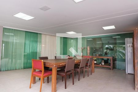 Casa de condomínio à venda com 520m², 4 quartos e 4 vagas Casa de condomínio à venda com 520m², 4 quartos e 4 vagasÁrea gourmet