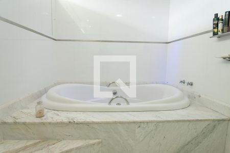 Casa de condomínio à venda com 520m², 4 quartos e 4 vagas Casa de condomínio à venda com 520m², 4 quartos e 4 vagasbanheiro suite master