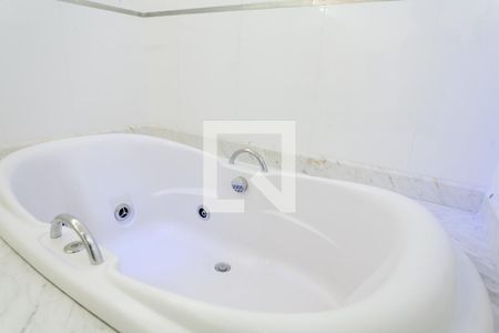 Casa de condomínio à venda com 520m², 4 quartos e 4 vagas Casa de condomínio à venda com 520m², 4 quartos e 4 vagasbanheiro suite master