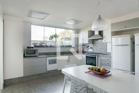 Casa de condomínio à venda com 520m², 4 quartos e 4 vagas Casa de condomínio à venda com 520m², 4 quartos e 4 vagascozinha