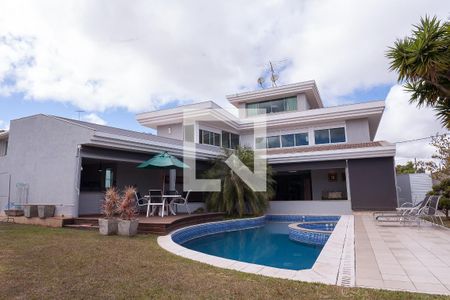 Casa de condomínio à venda com 520m², 4 quartos e 4 vagas Casa de condomínio à venda com 520m², 4 quartos e 4 vagasPiscina