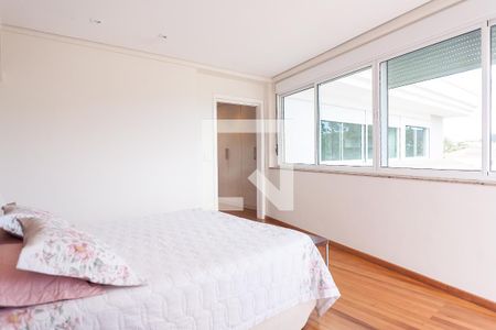 Casa de condomínio à venda com 520m², 4 quartos e 4 vagas Casa de condomínio à venda com 520m², 4 quartos e 4 vagassuite master